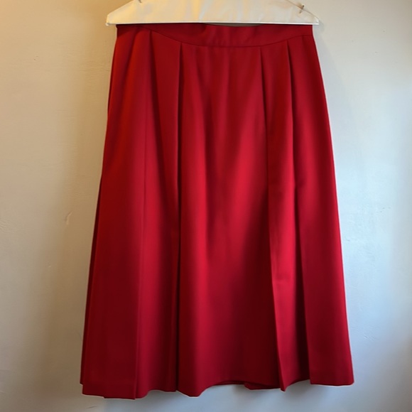 Vintage Harve bernard red skirt, feels like wool, but not marked, size 12 - Picture 2 of 3